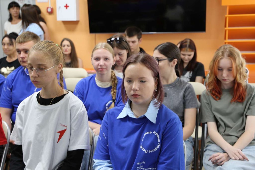 Встреча в Кашарской библиотеке объединила волонтеров и представителей власти