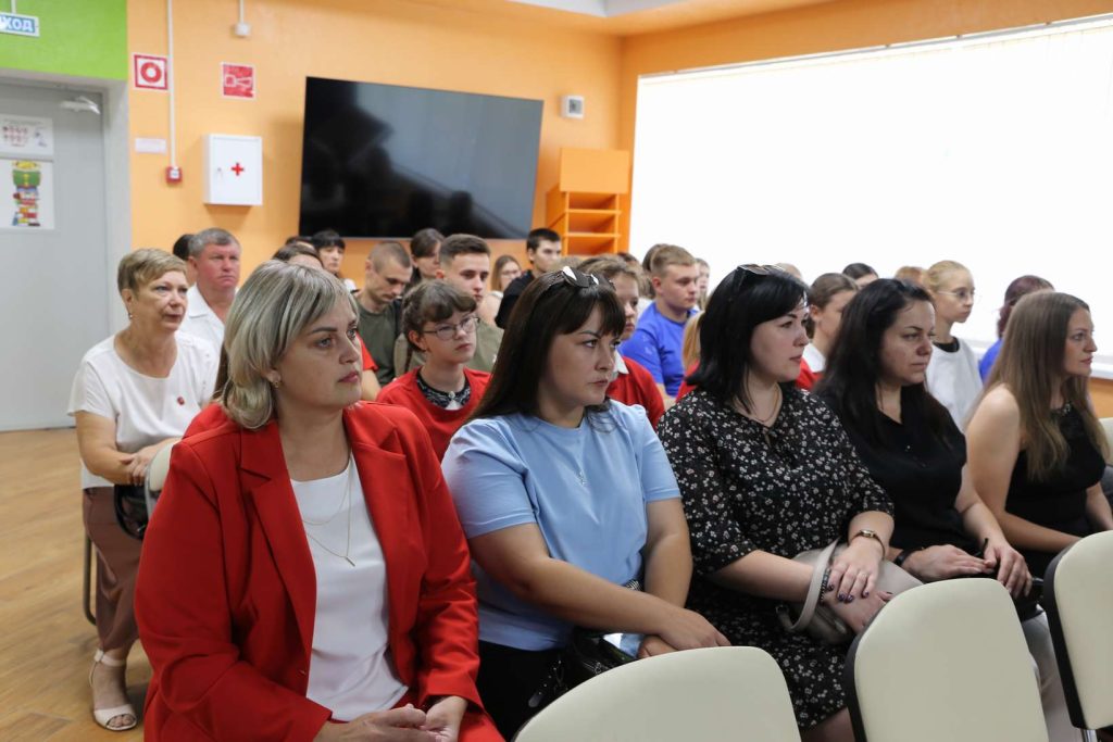 Встреча в Кашарской библиотеке объединила волонтеров и представителей власти