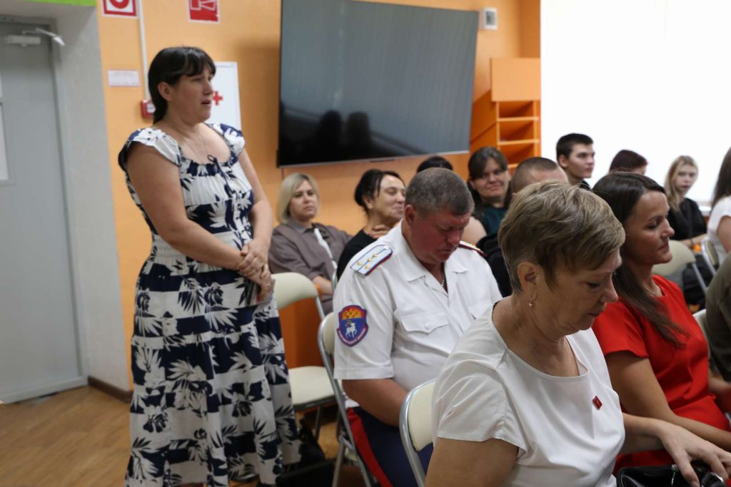 Встреча в Кашарской библиотеке объединила волонтеров и представителей власти
