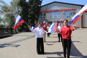 В Кашарах отметили День государственного флага России