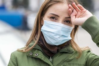 Россиян просят носить маски от нового гриппа