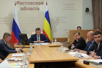 Юрий Слюсарь распорядился завершить установку детских площадок на Дону