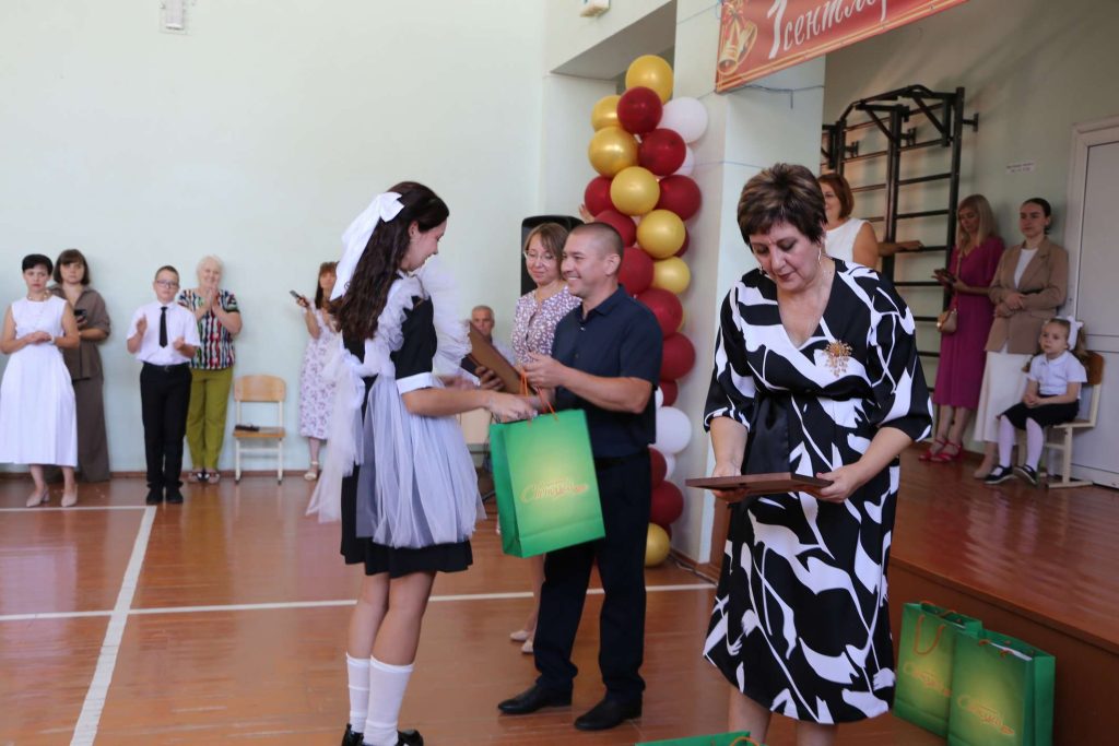В Кашарской школе отметили День знаний