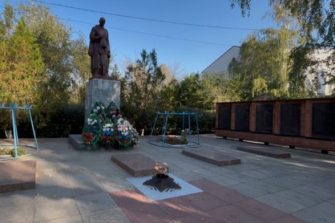 Мемориал героям Великой Отечественной войны в сл. Кашары