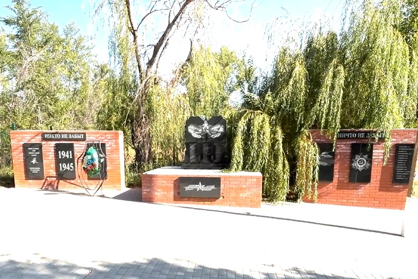 Памятник героям Великой Отечественной войны в п. Красный Колос