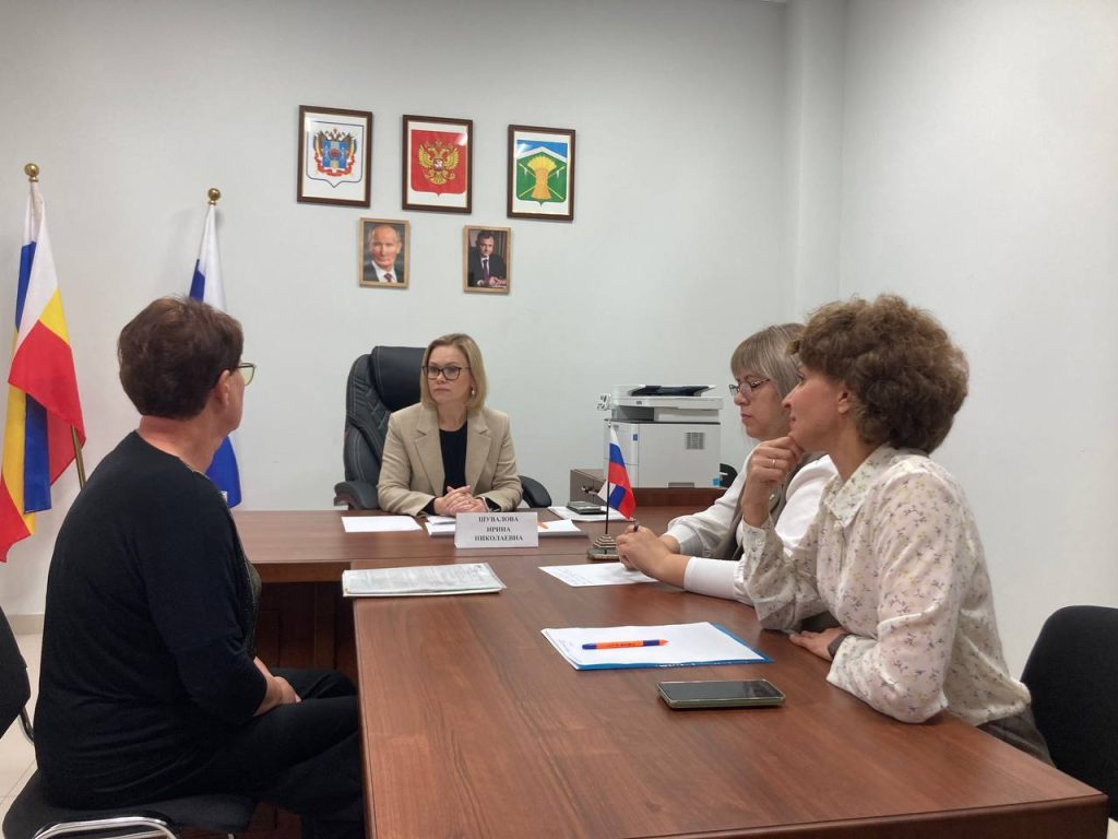 Рабочий визит министра труда в Кашарский район завершился приемом граждан