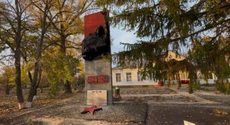 Памятник-стела участникам Великой Отечественной войны с. Усть-Мечетка
