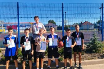 Дисциплина и здоровье: почему школьники из Кашар любят баскетбол