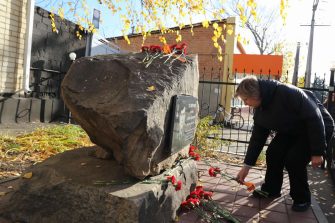 В Кашарах полицейские почтили память погибших коллег