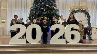 Воспитанники Верхнемакеевского социально реабилитационного центра для несовершеннолетних побывали на губернаторской елке и праздничном представлении в Ростовском музтеатре