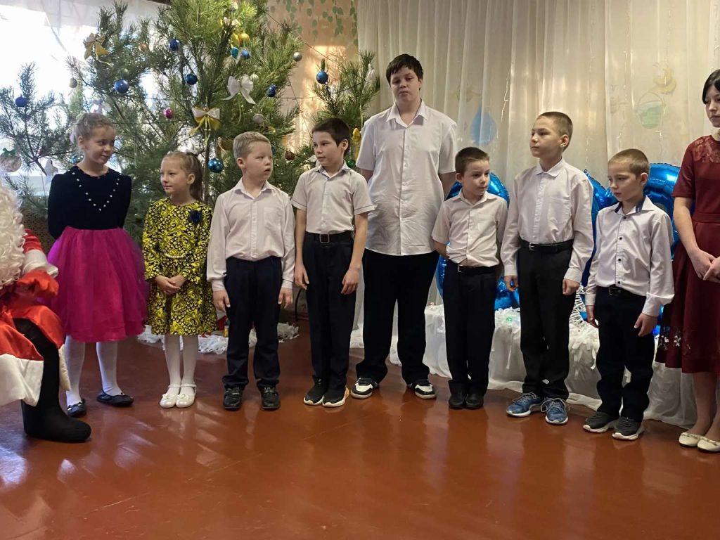 Частичка тепла: воспитанники СРЦ получили новогодние подарки от депутата Заксобрания и главы района