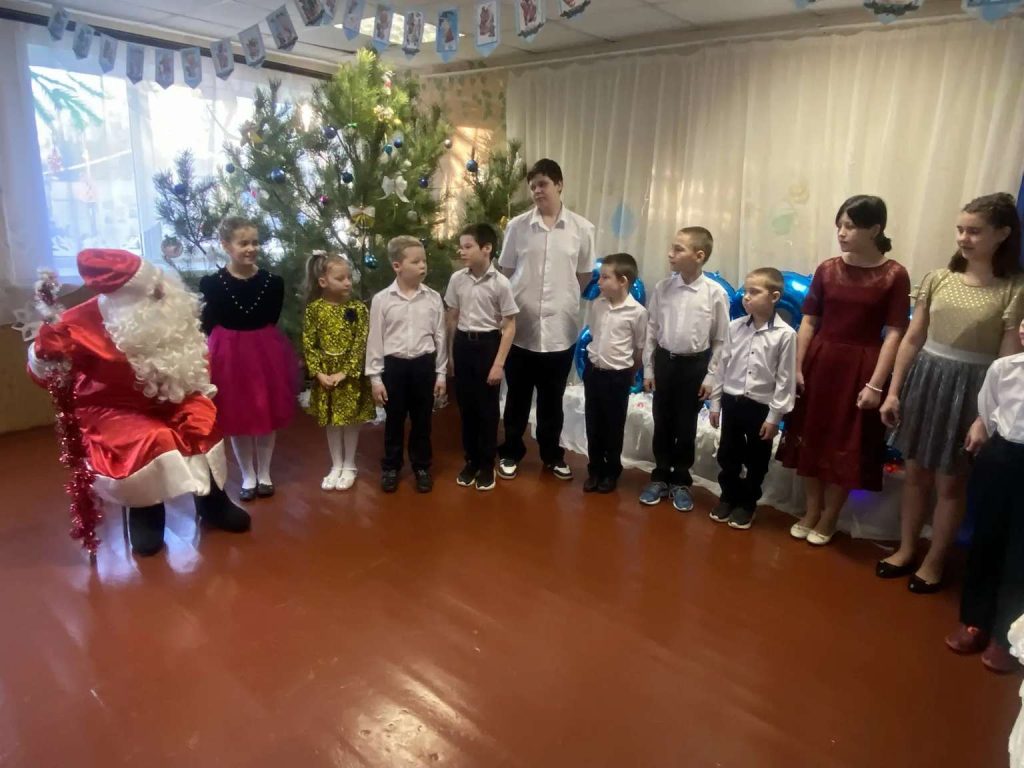 Частичка тепла: воспитанники СРЦ получили новогодние подарки от депутата Заксобрания и главы района