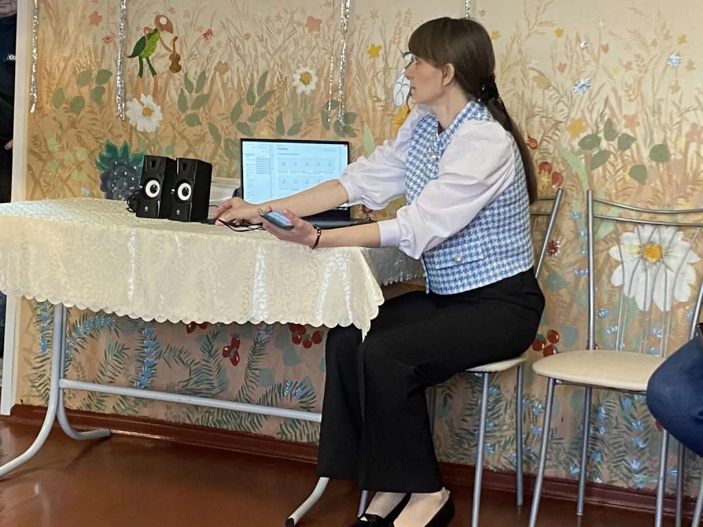 Частичка тепла: воспитанники СРЦ получили новогодние подарки от депутата Заксобрания и главы района