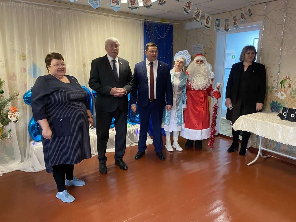 Частичка тепла: воспитанники СРЦ получили новогодние подарки от депутата Заксобрания и главы района