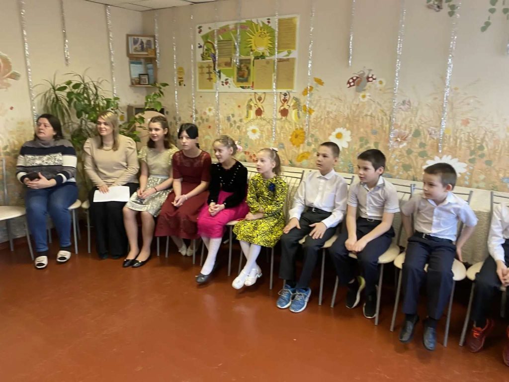 Частичка тепла: воспитанники СРЦ получили новогодние подарки от депутата Заксобрания и главы района