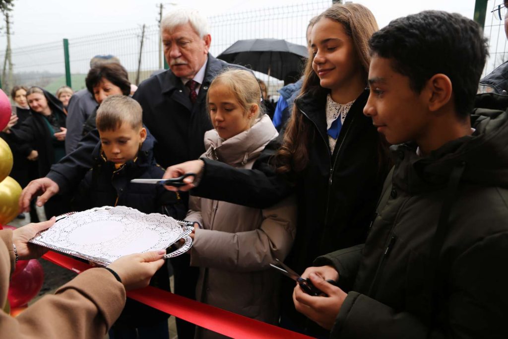 В Кашарском районе после капремонта открылась Детская школа искусств