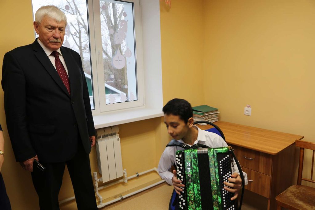 В Кашарском районе после капремонта открылась Детская школа искусств