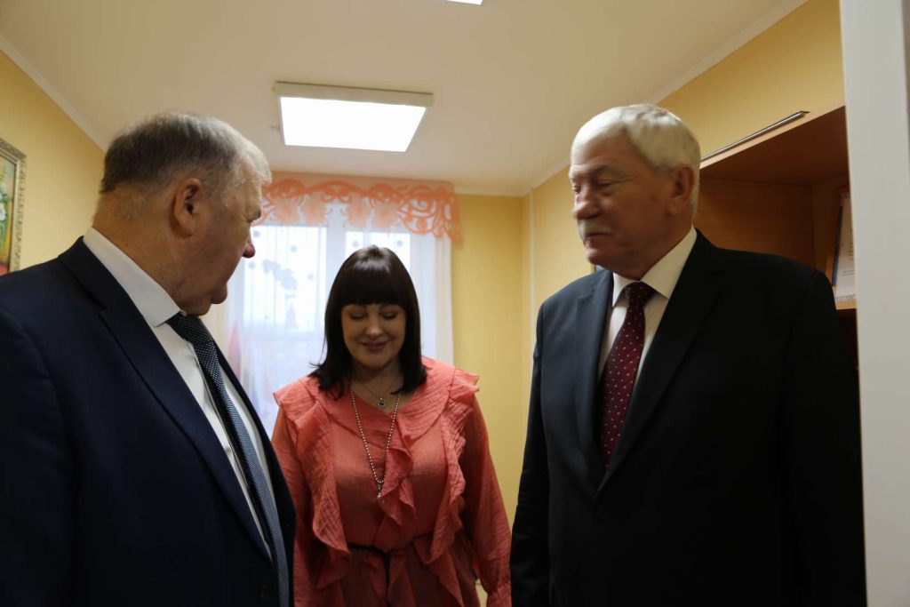 В Кашарском районе после капремонта открылась Детская школа искусств