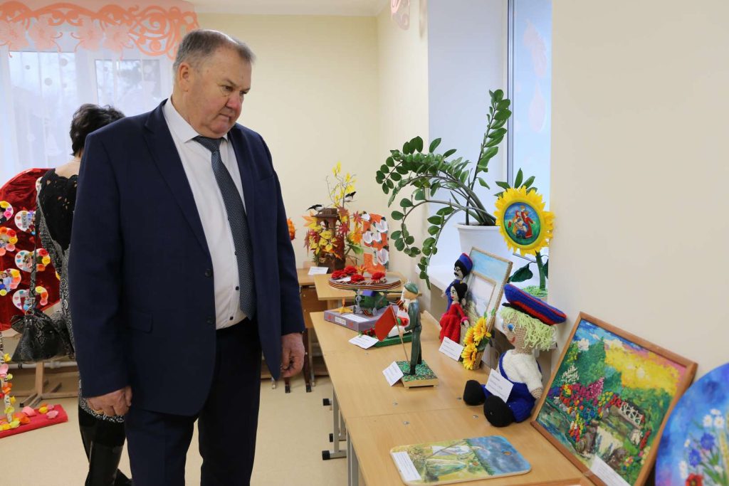 В Кашарском районе после капремонта открылась Детская школа искусств