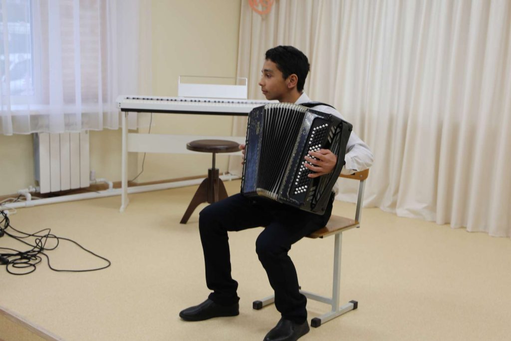 В Кашарском районе после капремонта открылась Детская школа искусств