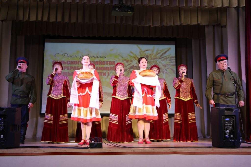 В Кашарах прошел праздник в честь Дня работника сельского хозяйства и перерабатывающей промышленности