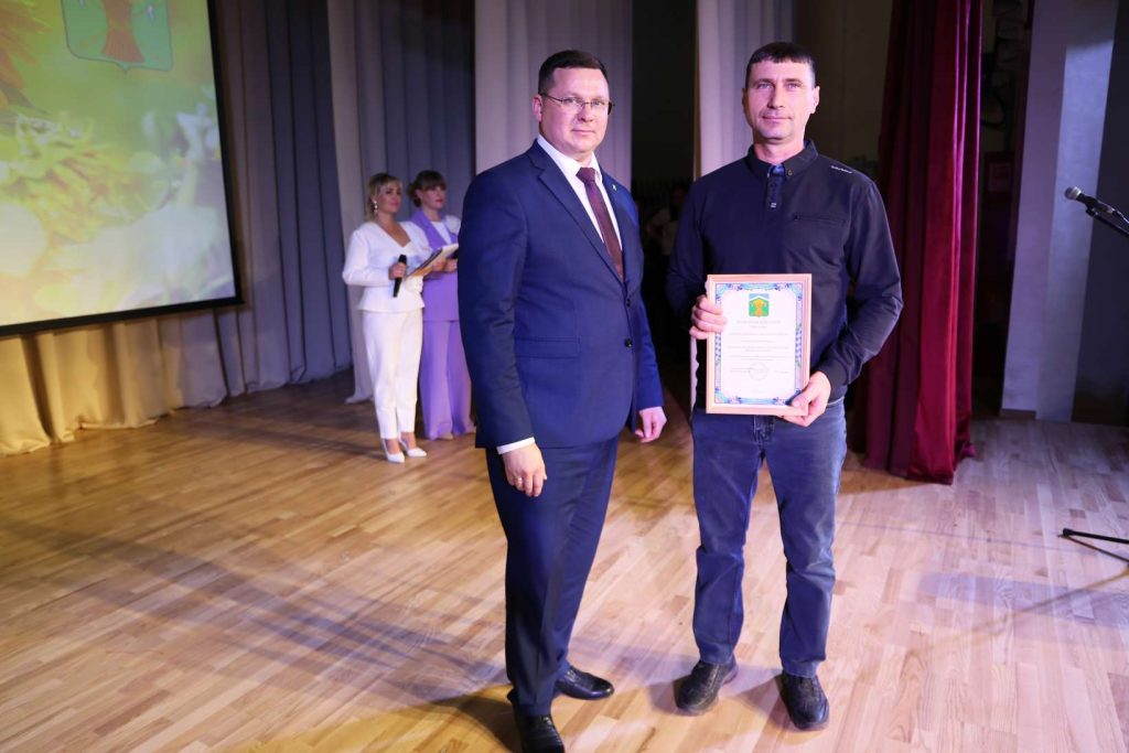 В Кашарах прошел праздник в честь Дня работника сельского хозяйства и перерабатывающей промышленности