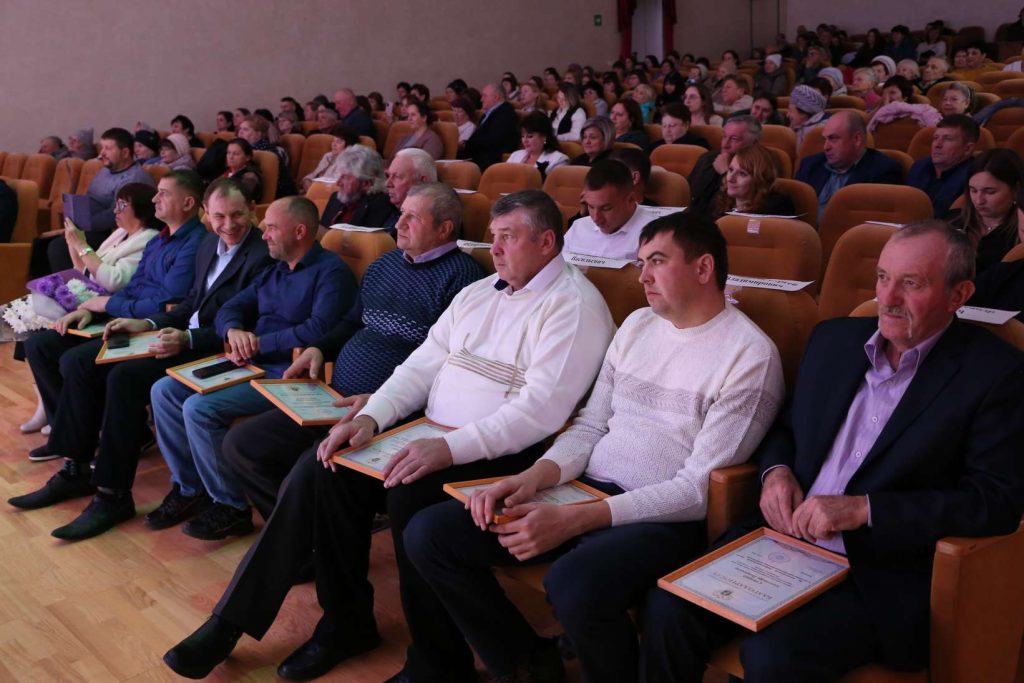 В Кашарах прошел праздник в честь Дня работника сельского хозяйства и перерабатывающей промышленности