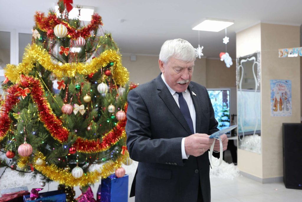 Праздник волшебства: в Кашарском РДК прошла традиционная Ёлка главы для детей