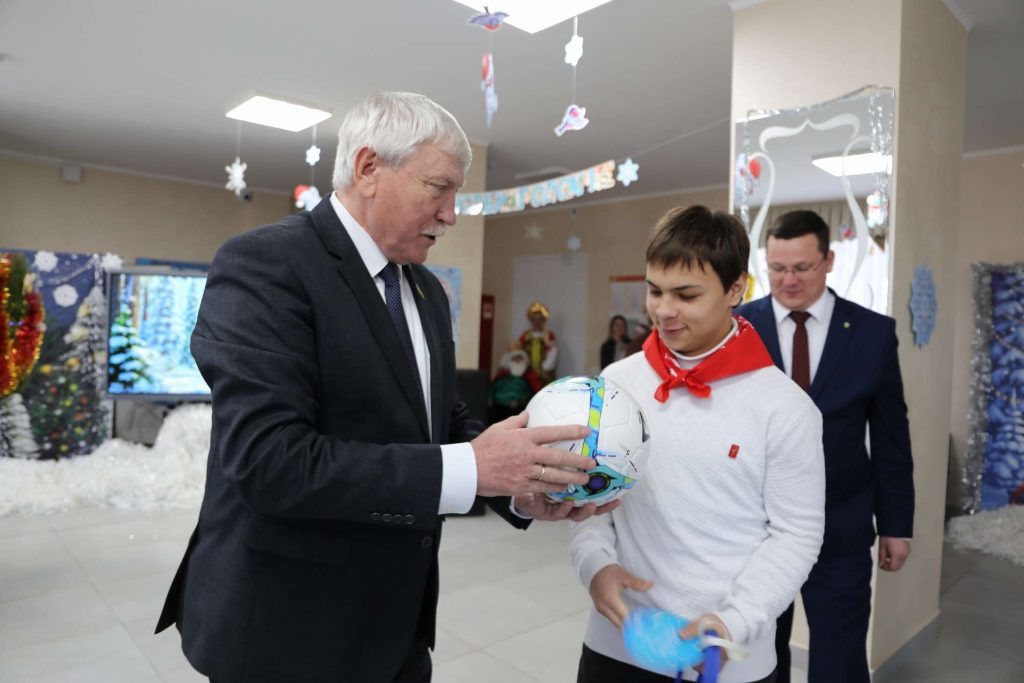 Праздник волшебства: в Кашарском РДК прошла традиционная Ёлка главы для детей