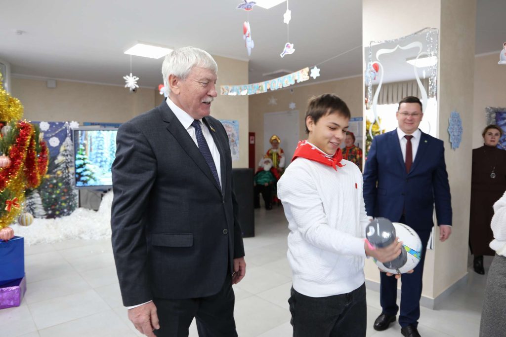 Праздник волшебства: в Кашарском РДК прошла традиционная Ёлка главы для детей