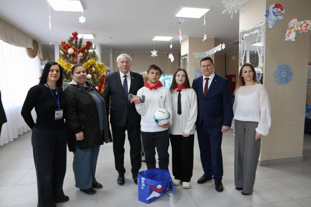 Праздник волшебства: в Кашарском РДК прошла традиционная Ёлка главы для детей