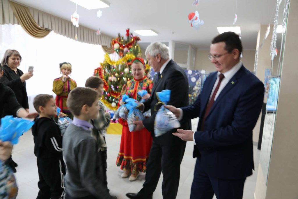 Праздник волшебства: в Кашарском РДК прошла традиционная Ёлка главы для детей