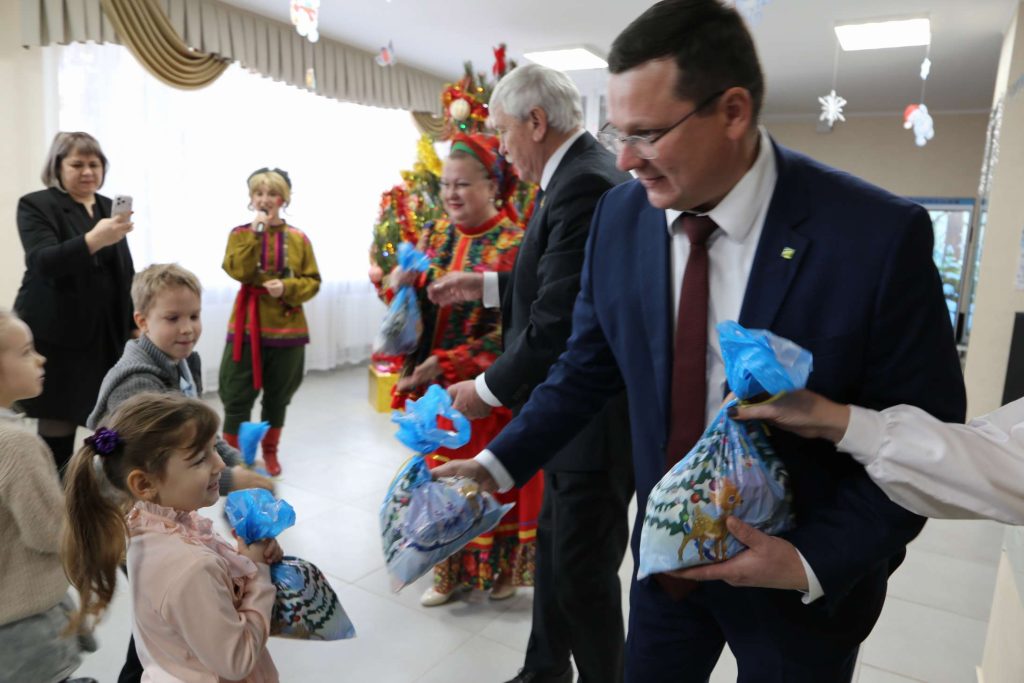 Праздник волшебства: в Кашарском РДК прошла традиционная Ёлка главы для детей