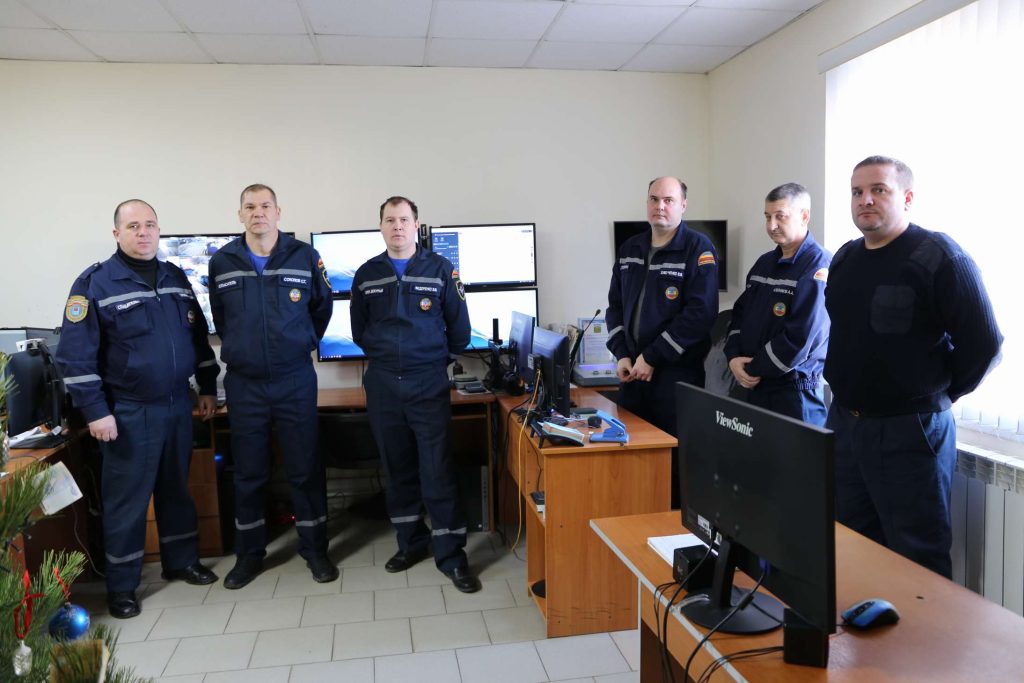 Депутат Василенко поздравил сотрудников ГО ЧС Кашарского района с праздником