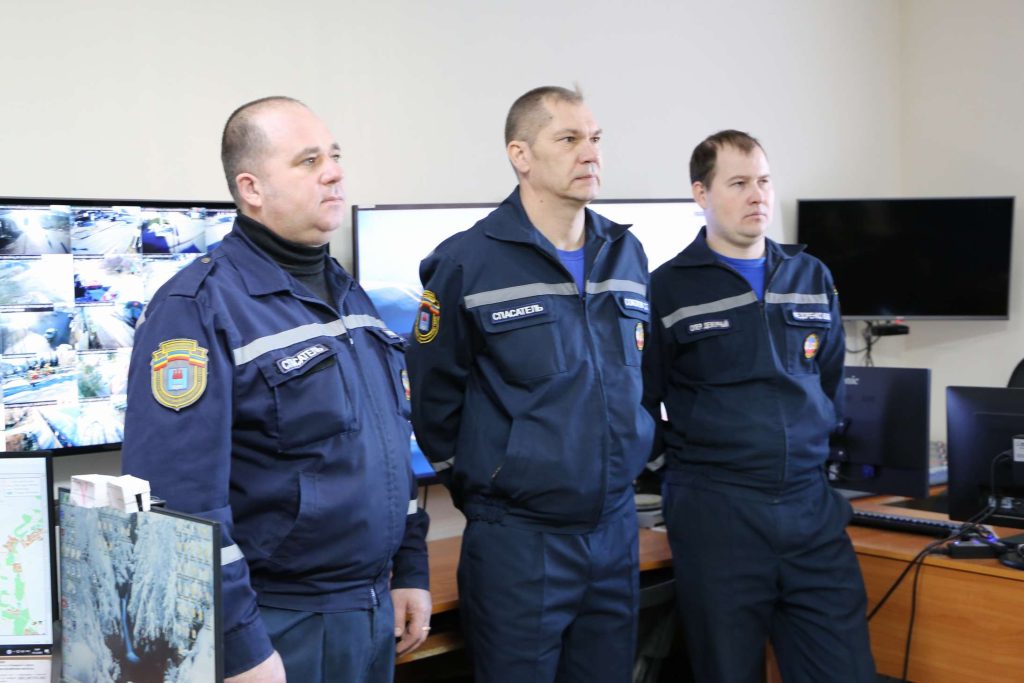 Депутат Василенко поздравил сотрудников ГО ЧС Кашарского района с праздником