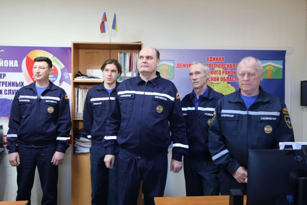 Депутат Василенко поздравил сотрудников ГО ЧС Кашарского района с праздником