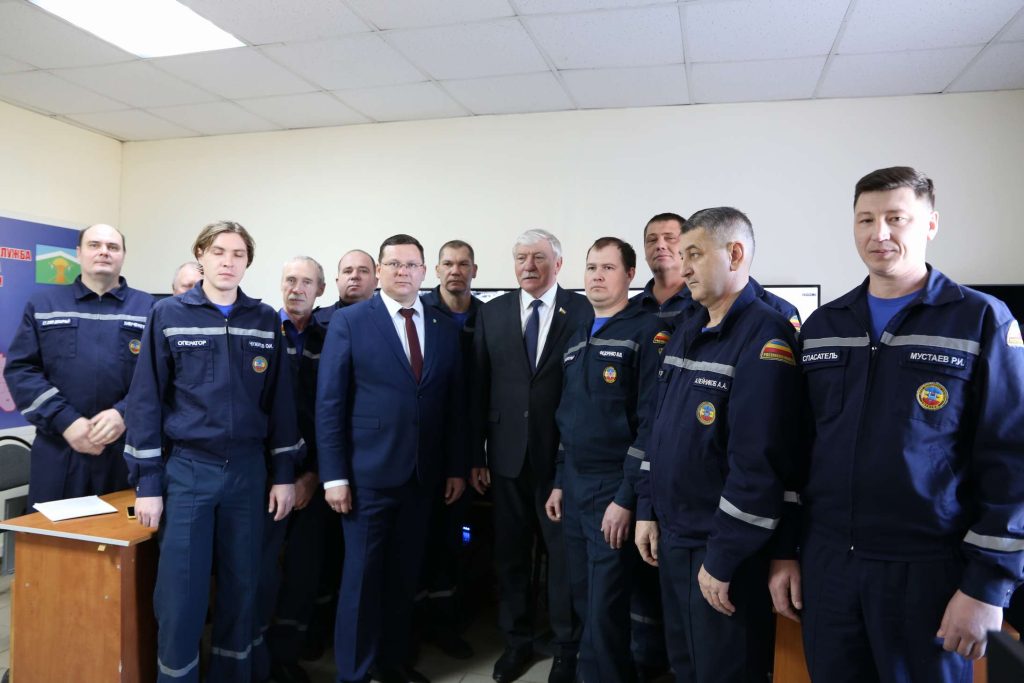 Депутат Василенко поздравил сотрудников ГО ЧС Кашарского района с праздником