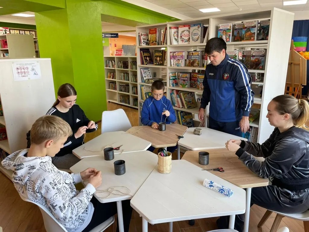 Кашарские волонтёры изготовили окопные свечи для участников СВО