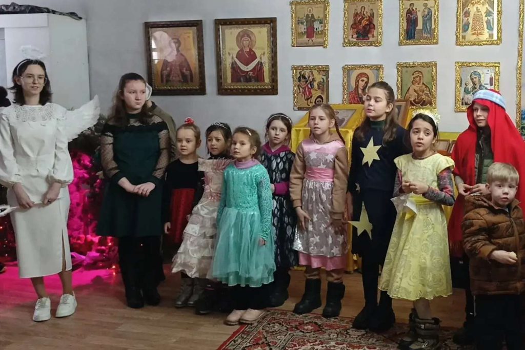 Воспитанники воскресной школы показали Рождественскую сценку «Вифлеем»