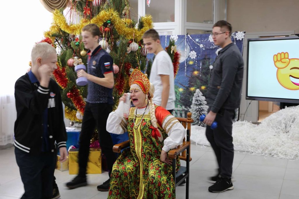 Новогоднее представление в Кашарском ДК собрало 58 лучших учеников и активистов