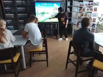 Новопавловские школьники открыли для себя историю защитников Отечества в Кашарской библиотеке