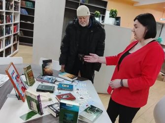 Голоса народов России: выставка Елены Бобровой в Кашарской библиотеке