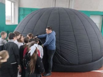 Звёзды стали ближе: Киевская школа отправилась в космическое путешествие