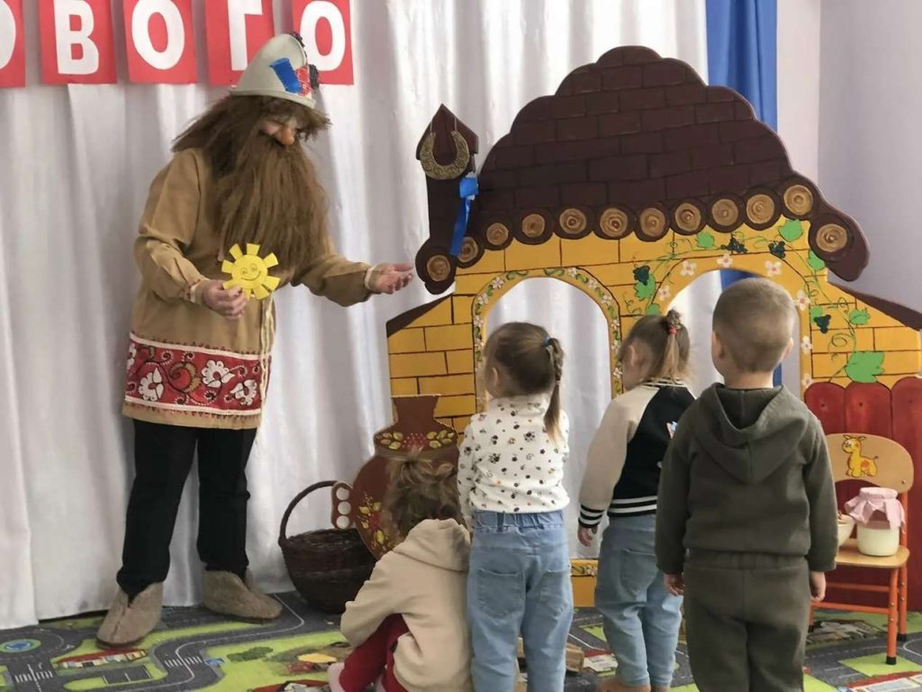 В Индустриальной сельской библиотеке искали ключ для домового