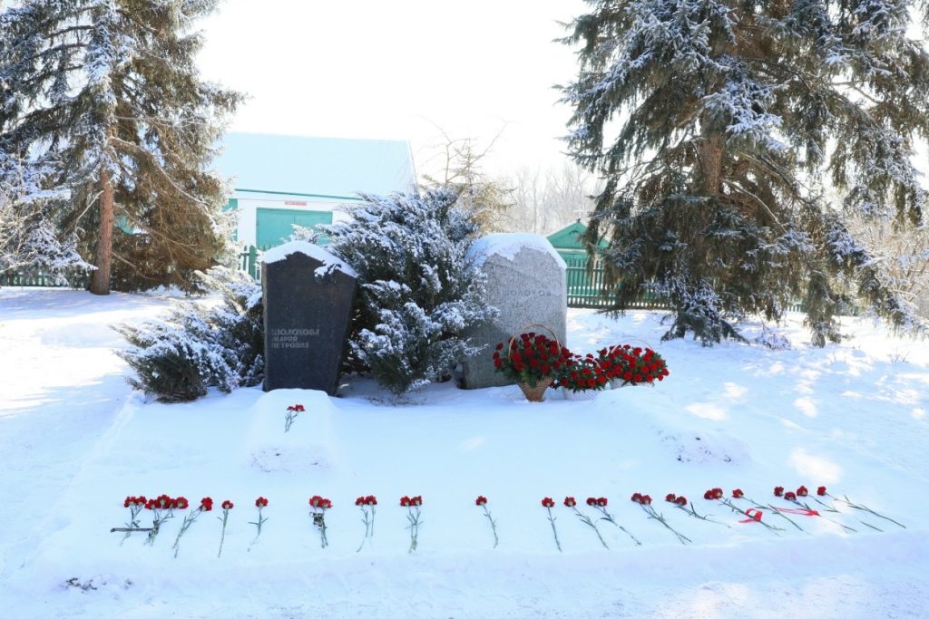 В станицах Каргинской и Вёшенской почтили память Михаила Шолохова: 42 года без великого писателя
