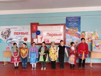 В Подтелковской школе №11 торжественно открыли Год единства народов России