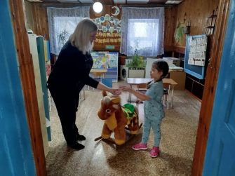 Талловеровский библиотекарь познакомил киевских дошколят с миром стихов Агнии Барто