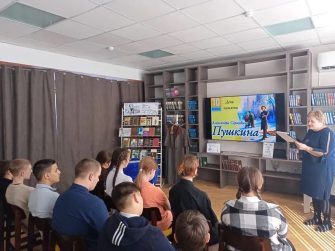 Вечер «Его перо любовью дышит» представил творчество Пушкина ученикам 7 класса