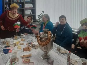 В Кашарской библиотеке встретили Масленицу песнями, блинами и народными традициями