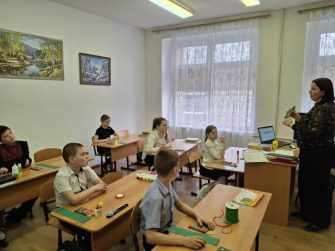 Сладкие погоны для главных защитников: новопавловские школьники поздравили пап с 23 февраля